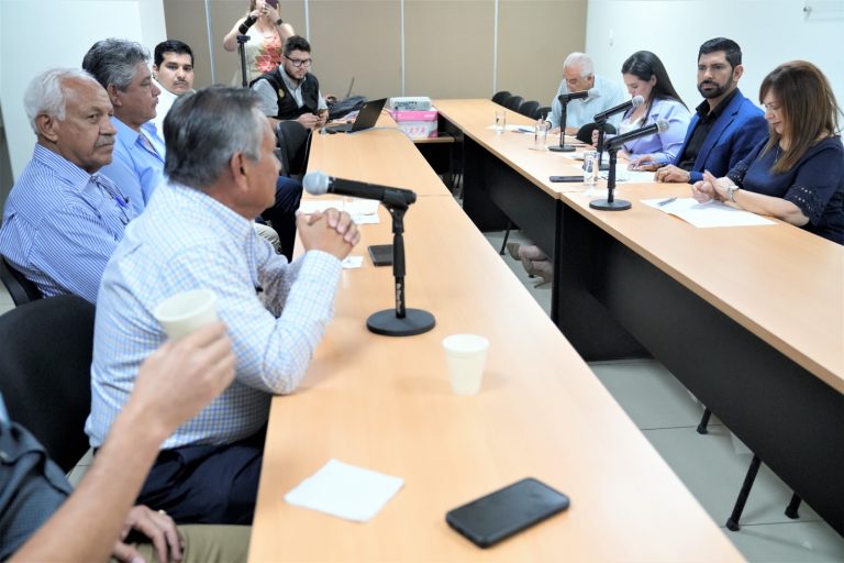 Tres integrantes de la Comisión de Pesca sostienen reunion con pescadores de altamar y con acuiciltores.