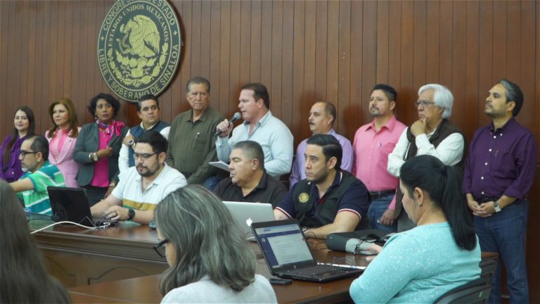 Diputados y equipo técnico inician proceso de cómputo de cuestionarios de consulta sobre reforma a Ley Orgánca de la UAdeO.