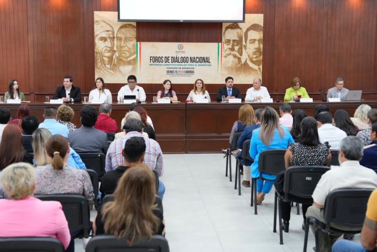 Diputados y diputadas federales y locales participan en el foro en el Salón Constituyentes de 1917.