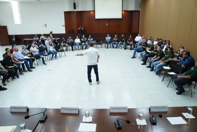 Personal del Congreso del Estado es capacitado en protección civil en el salón Constituyentes de 1917.