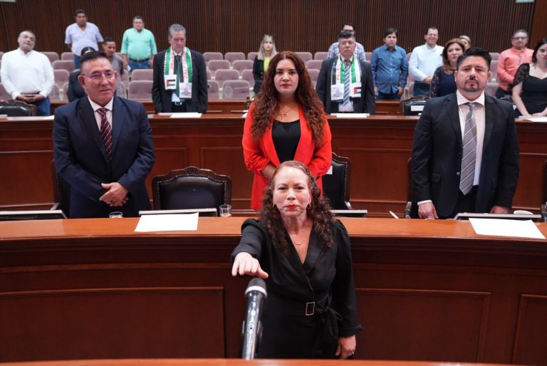 Ana Cecilia García Navarro rinde protesta ante diputadas y diputados como nueva titular del Órgano Interno de Control de la FGE.