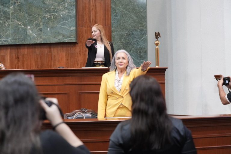 Diputadas rinden protesta como vicepresidenta y secretaria de Mesa Directiva.
