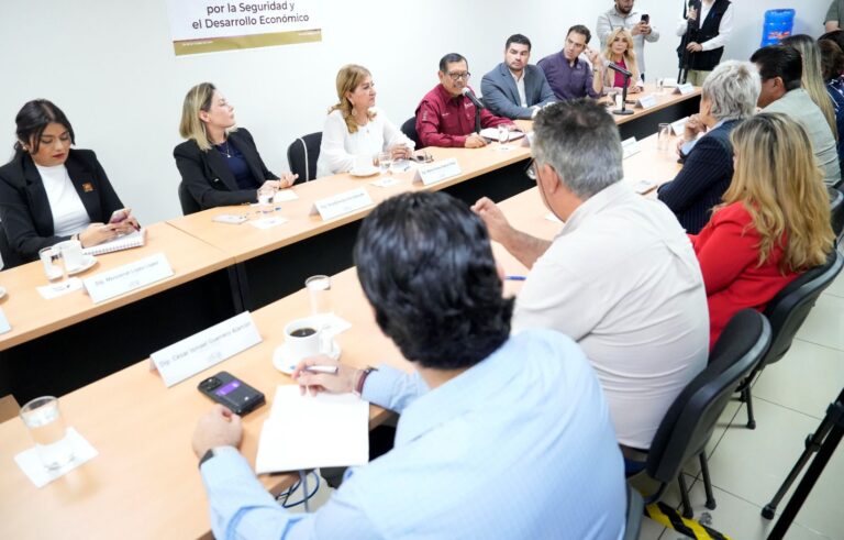 Diputada María Teresa Guerra Ochoa se reúne con empresarias y empresarios y autoridades de seguridad .