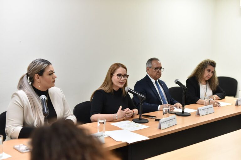 Cuatro integrantes de la Comisión toman acuerdos en interior de Sala A.
