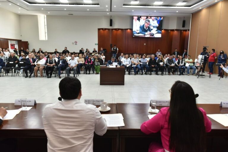 En salón Constituyentes de 1917 comparecen aspirantes a presidir la CEDH.
