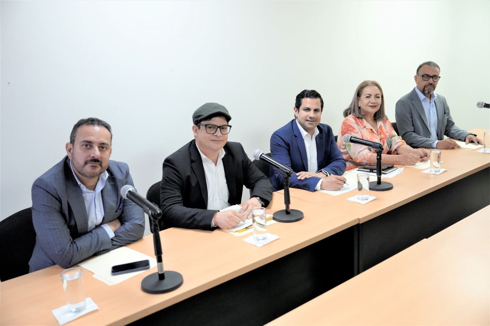 Comisión de Comunicaciones y Obras Públicas trabaja en su informe del ...