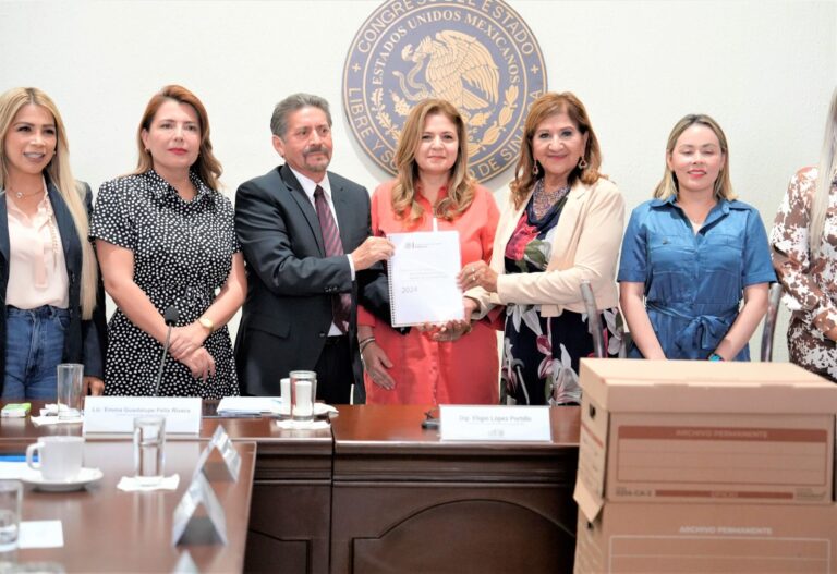 Diputadas y diputados reciben de titular de la ASE informes de auditorías aplicadas en 2024, en Lobby del Salón de Sesiones.