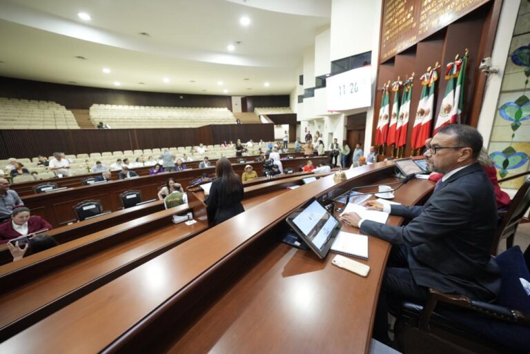 En tribuna se da lectura a informes recibidos.