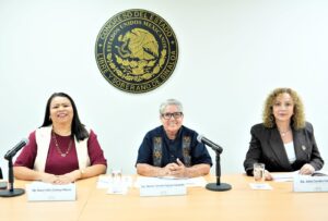Tres diputadas de la comisión participan en la reunión de trabajo.