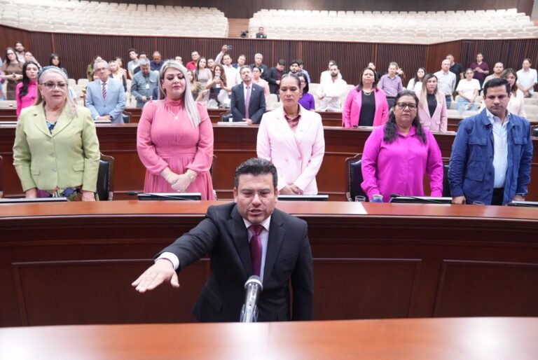 Aldo Ruiz rinde protesta como consejero del Instituto de Protección a Personas Defensoras de Derechos Humanos y Periodistas.